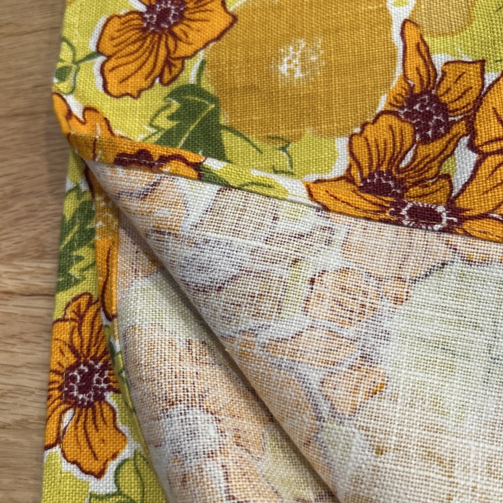 Vintage 70s Floral Linen Tablecloth 53x70 Groovy Yellow Orange Flower Power Mod - Picture 5 of 5